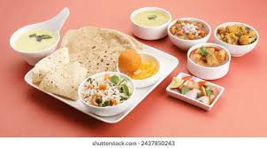 Kadai Paneer+Dal Makhani+Sukhi Sabji+Rice+Raiya+4 Tava Roti+Salad